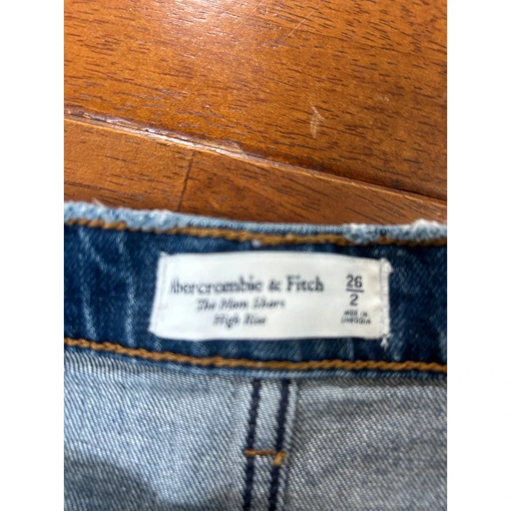Abercrombie & Fitch The Mom Shorts Women 26/2 Blue High Rise Distressed Denim